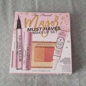 Too faced must have makeup set